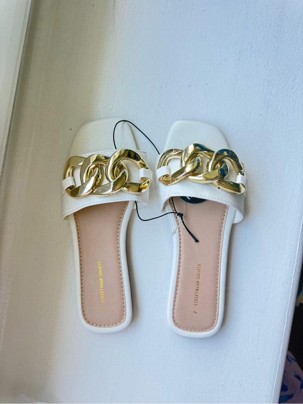 Streetwear Society White Slide Sandals with Oversized Gold Chain
